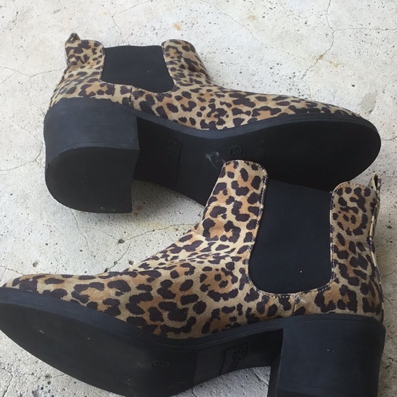Dividcd. Leopard booties. 5 - Picture 3 of 4